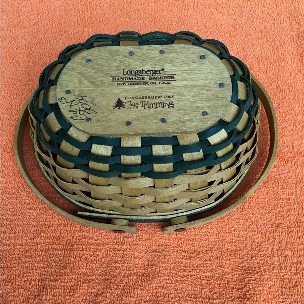 Longaberger 2004 Green Gumdrop Basket - Picture 4 of 10